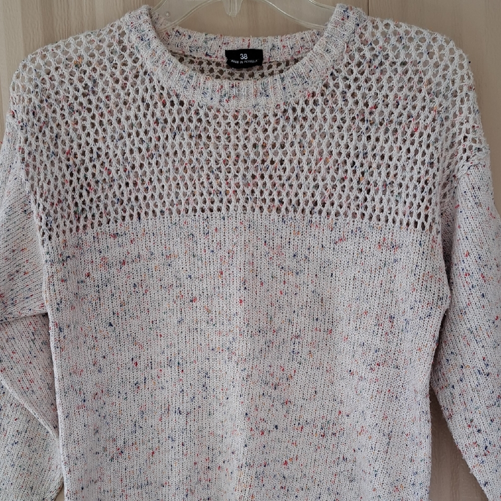 38 Women's Speckled Knit Sweater.  Size Medium.